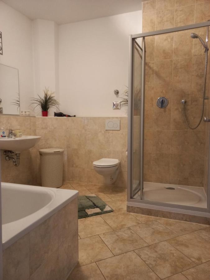 A-M Condominium Veszprem Ngoại thất bức ảnh