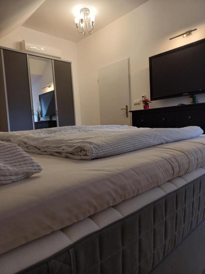 A-M Condominium Veszprem Ngoại thất bức ảnh