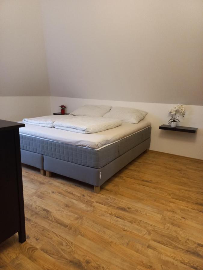 A-M Condominium Veszprem Ngoại thất bức ảnh