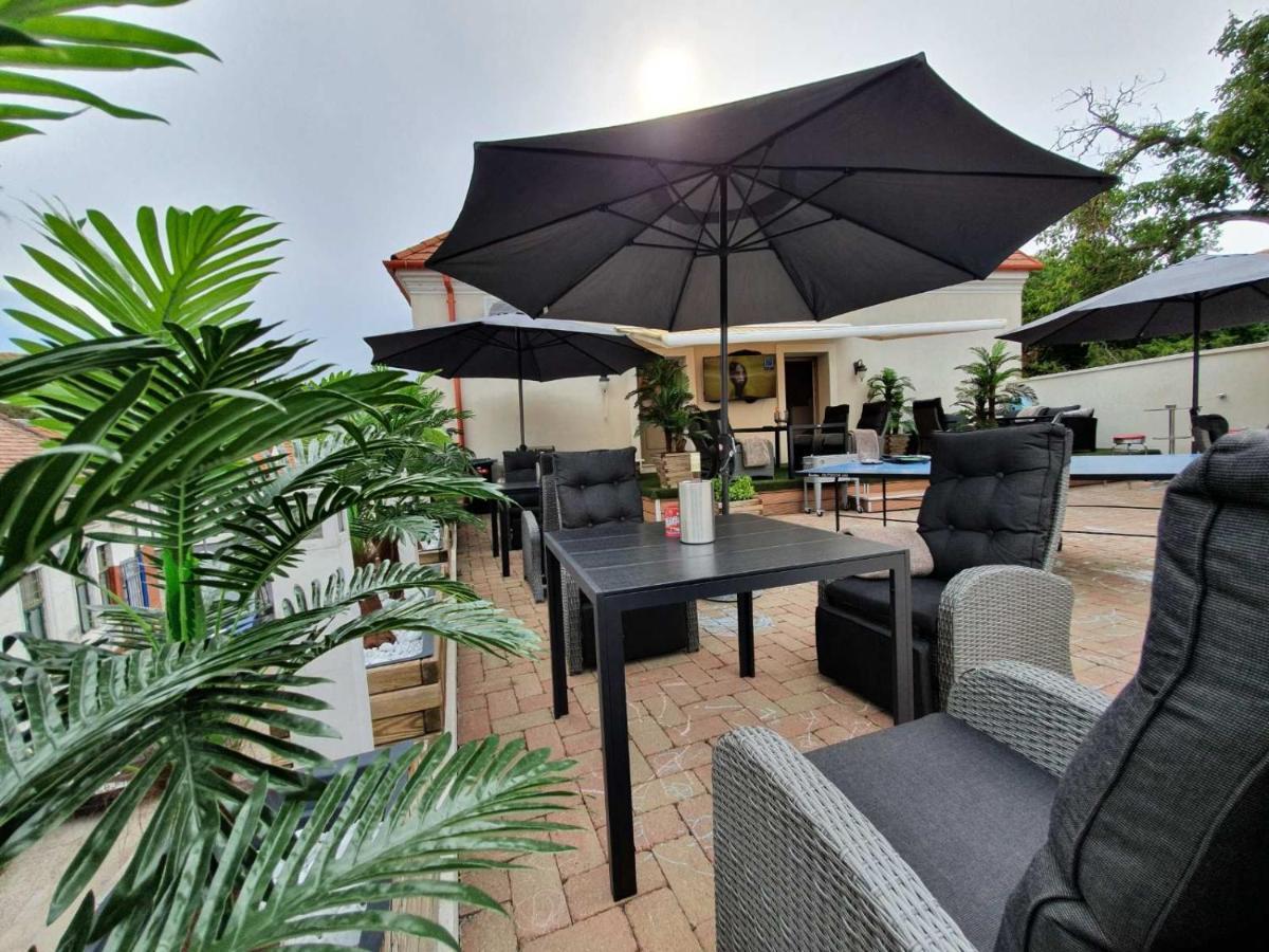 A-M Condominium Veszprem Ngoại thất bức ảnh